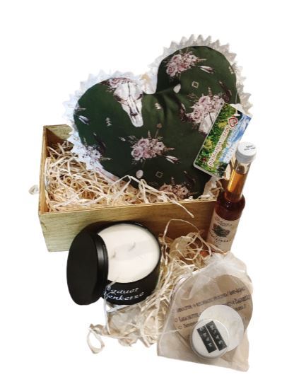 Geschenkbox für Zirbenliebhaber - Totenkopf mit Blumen